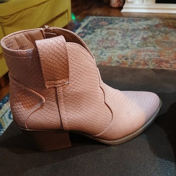 Womens Size 8 pink booties - Picture 6 of 10